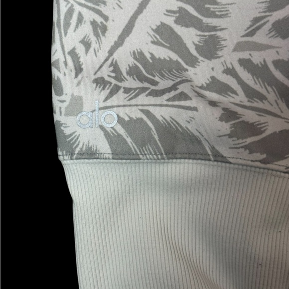 ALO Yoga Goddess Leggings in Palm Springs Print - Picture 9 of 12